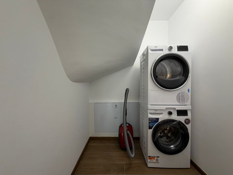 Casa 5 camere, 4 dormitoare, 3 bai, nou, terasa rooftop, Scoala Americana 3